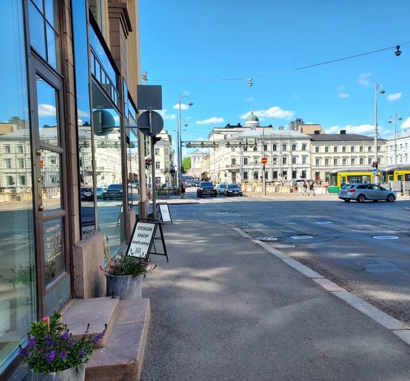 Katunäkymä Helsingistä, vasemmalla Taito Shop.