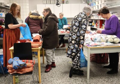 Käsityötarvikekirppis Sastamalan taitokeskuksessa.