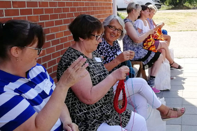 Knit in public day