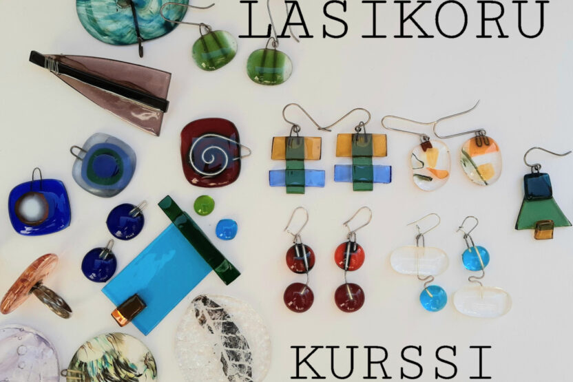 Kuvassa lasista valmistettuja koruja