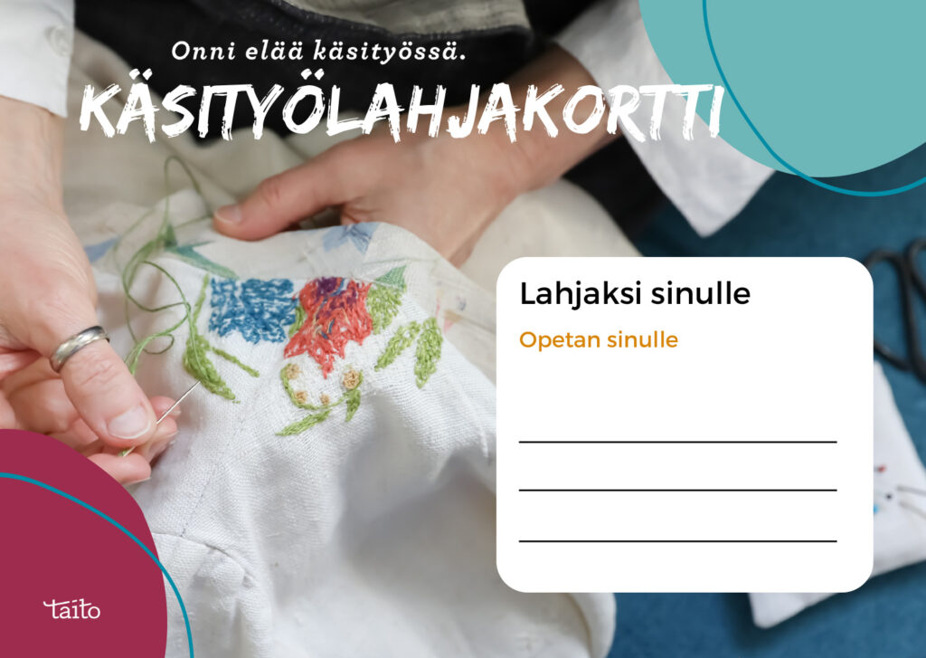 Käsityölahjakortti, valokuvassa kädet kirjovat pellavakangasta.