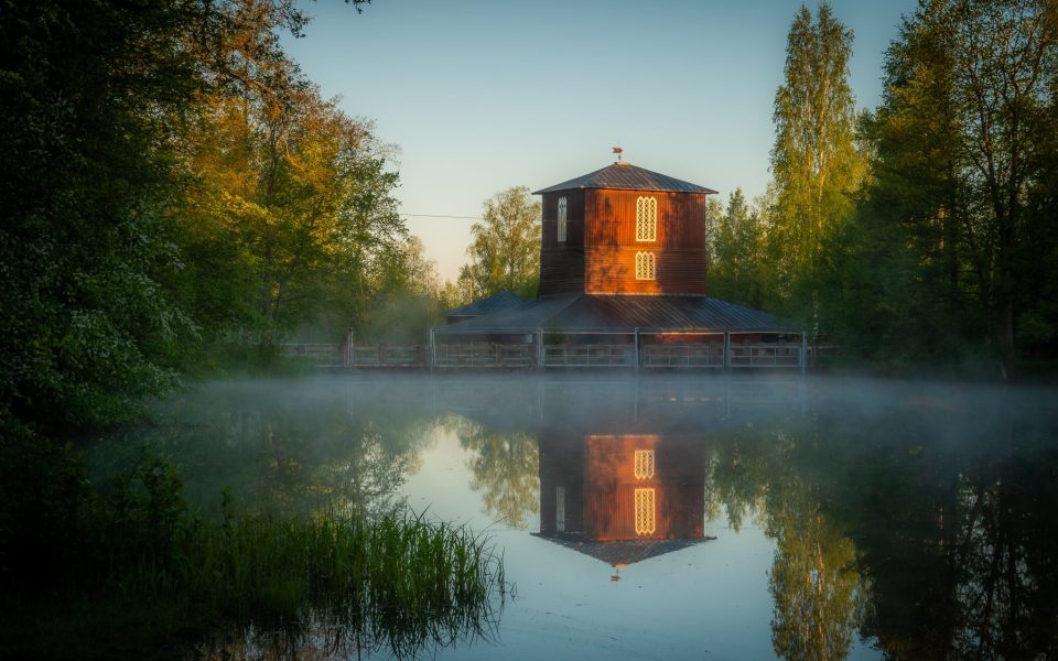 Kuvassa on rakennus Leineperin ruukkialueella.