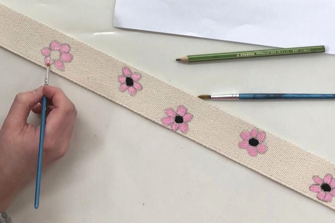 Kukkakuviollinen laukunhihna