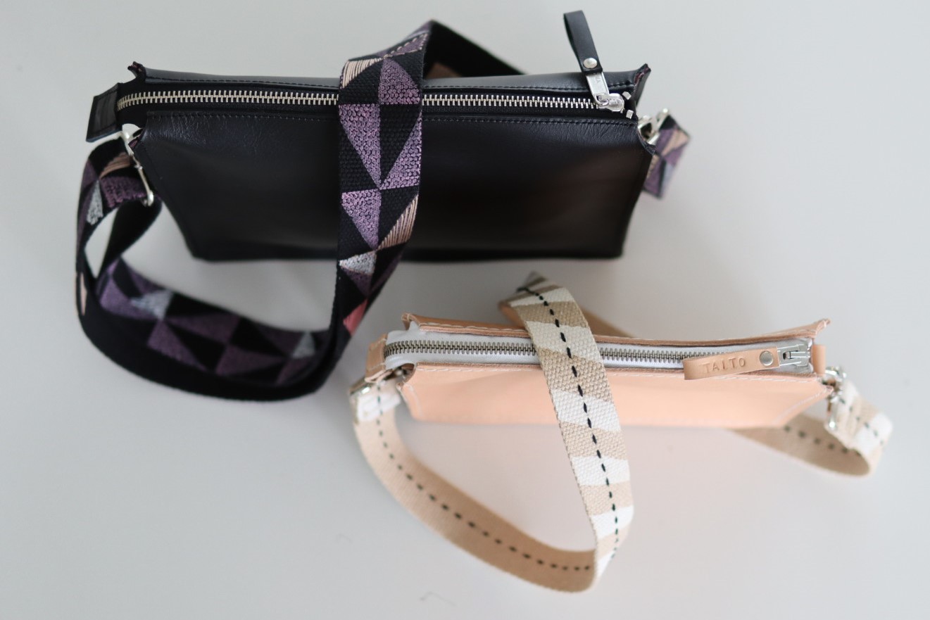 nahkalaukut yläpuolelta kuvattuna